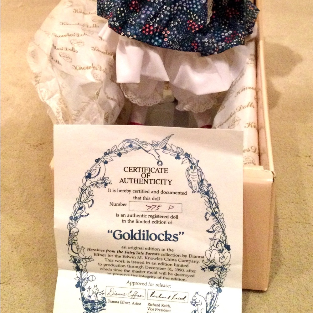 Ashton Drake collectable porcelain doll. Like new! Goldilocks - Picture 4 of 5